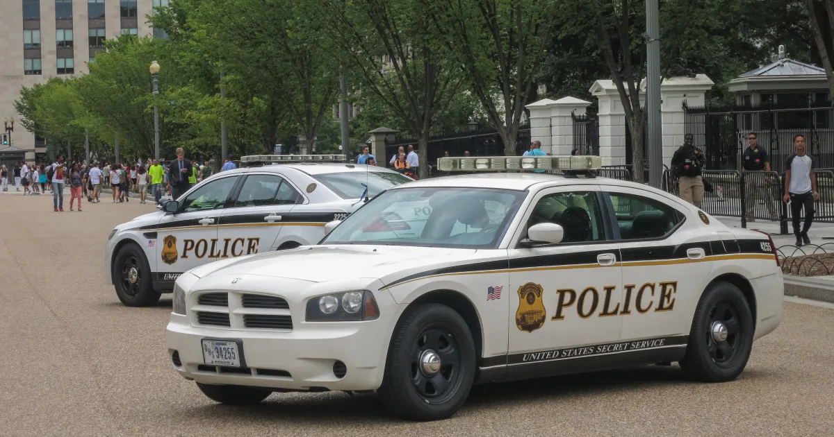 White House Police Cars | GELDTASCHE